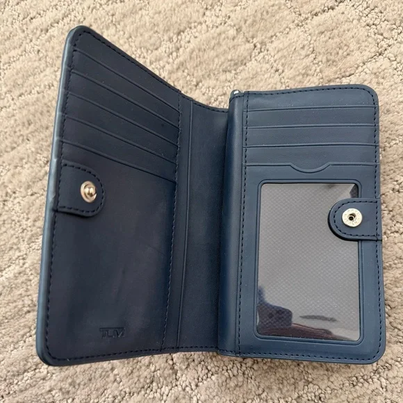 Tumi Navy and Cream Leather wallet - Picture 5 of 6
